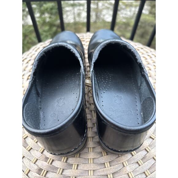 Dansko Women’s 38 US 7 Clogs Black Leather Shoes Slip On Comfort Arch Support - Picture 8 of 15
